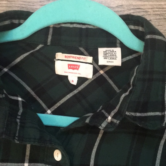 Levi’s Boyfriend Plaid Button Down - Picture 2 of 3